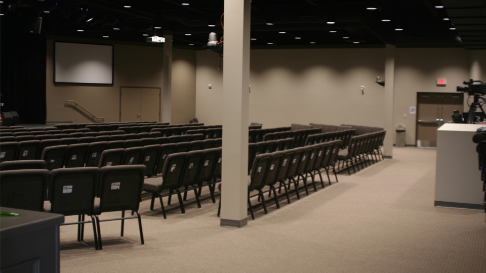 A view of a conference set up at RockPointe Bowridge
